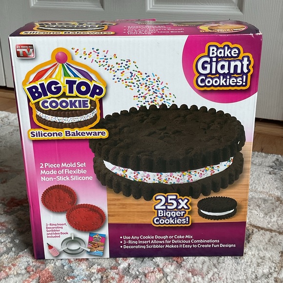 Big Top Cookie Silicone Bakeware - Picture 1 of 5